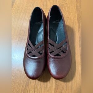 Dansko Women's Tilda Burgundy Leather Strappy Mary Jane Clogs Sz 41 US 10.5, 11